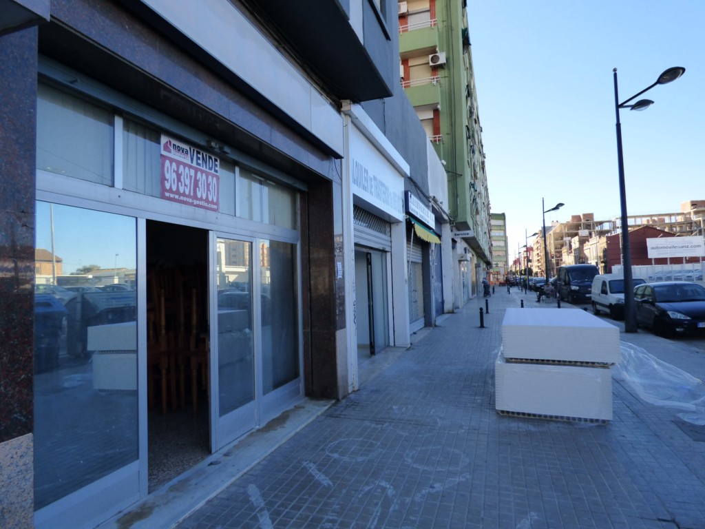 se vende local en Valencia REF: 3671